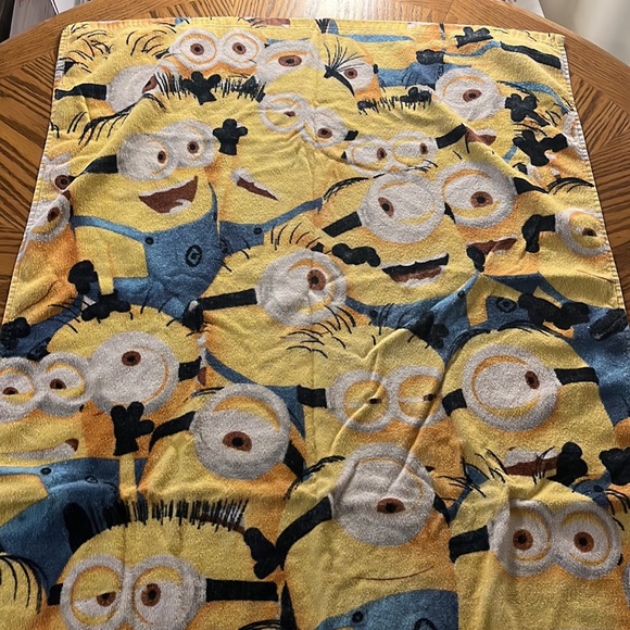 Minions Beach Towel! Despicable Me Minions Print Beach Towel Standard Size GUC - Picture 6 of 13